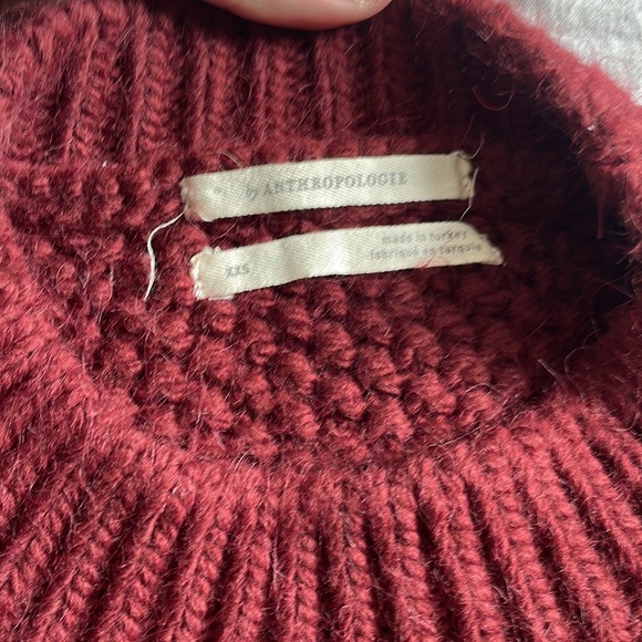Cropped Cable Knit Sweater - Picture 5 of 9